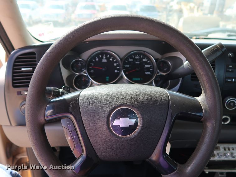 image for item GE9008 2007 Chevrolet Silverado 2500 pickup truck