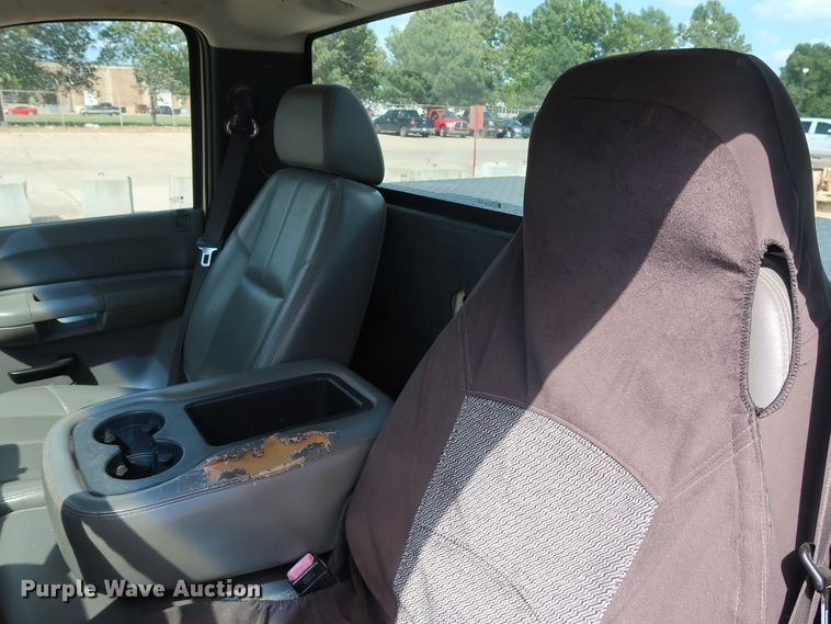 image for item GE9008 2007 Chevrolet Silverado 2500 pickup truck