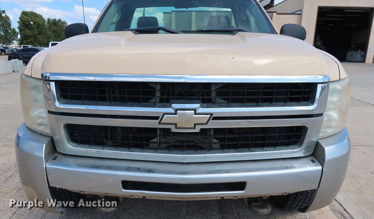 image for item GE9008 2007 Chevrolet Silverado 2500 pickup truck