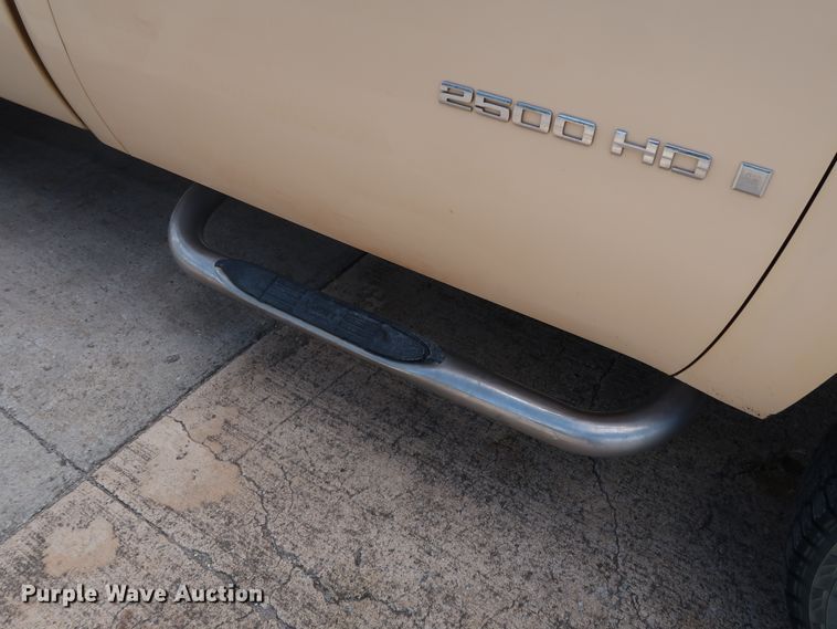 image for item GE9008 2007 Chevrolet Silverado 2500 pickup truck