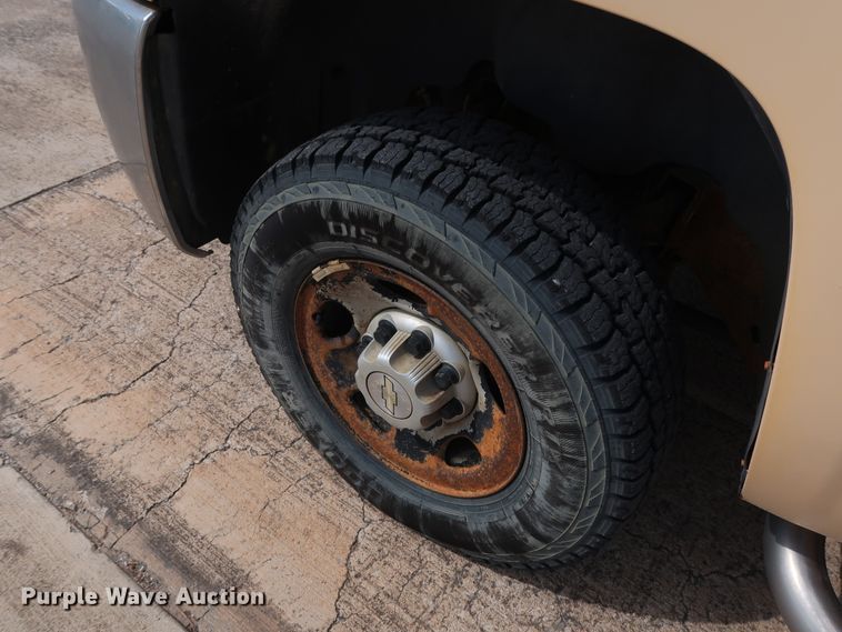 image for item GE9008 2007 Chevrolet Silverado 2500 pickup truck
