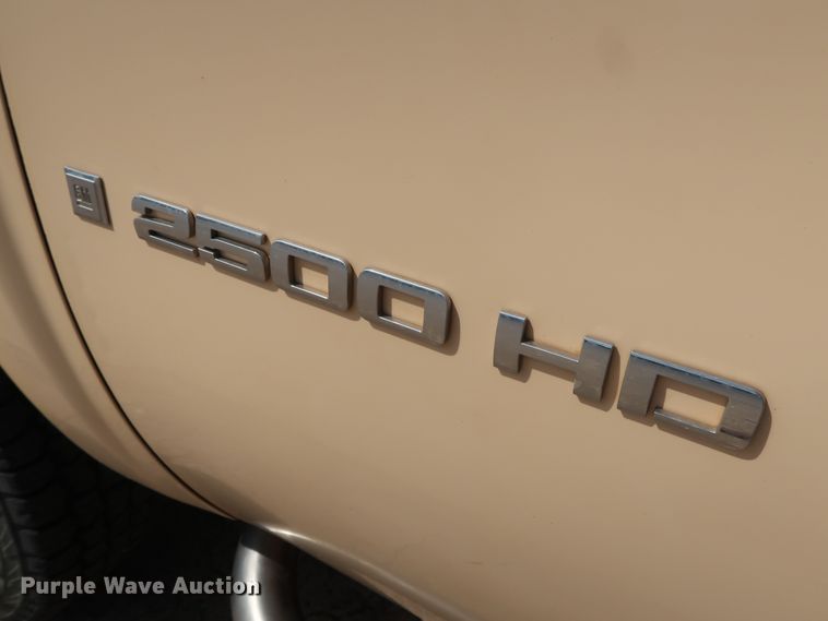 image for item GE9008 2007 Chevrolet Silverado 2500 pickup truck