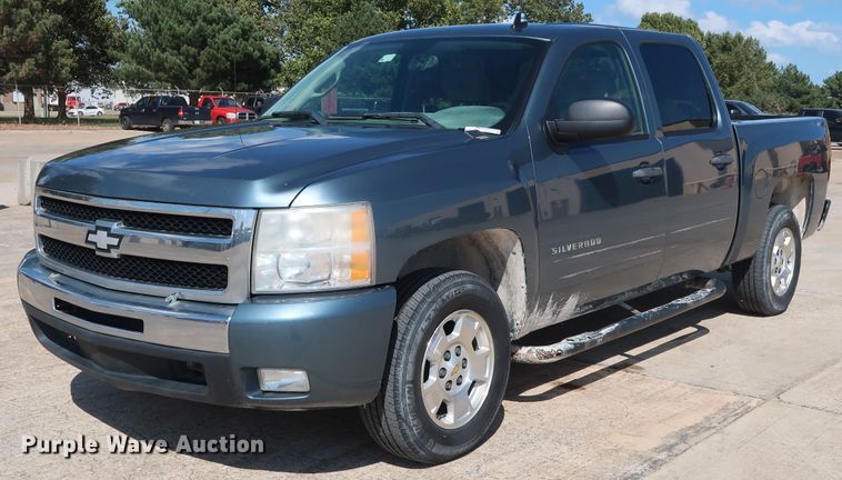 image for item GE9009 2011 Chevrolet Silverado 1500 Crew Cab pickup truck