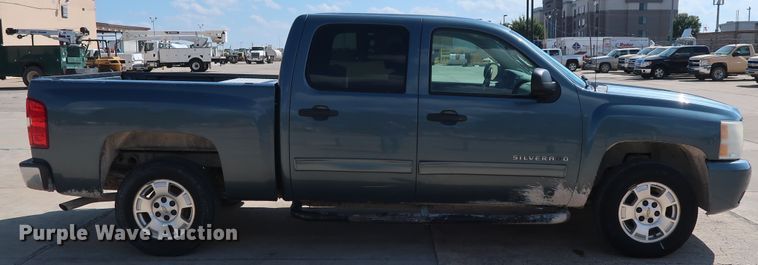 image for item GE9009 2011 Chevrolet Silverado 1500 Crew Cab pickup truck