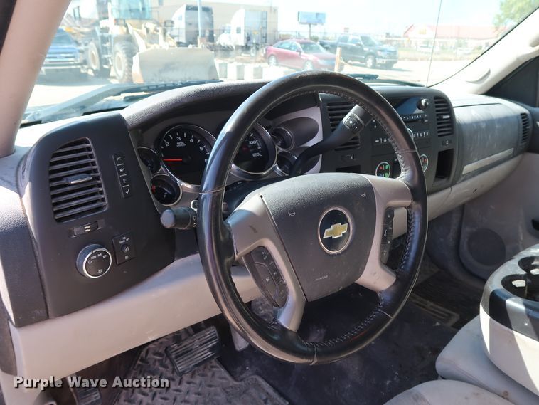 image for item GE9009 2011 Chevrolet Silverado 1500 Crew Cab pickup truck