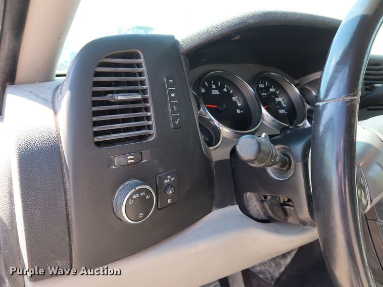 image for item GE9009 2011 Chevrolet Silverado 1500 Crew Cab pickup truck