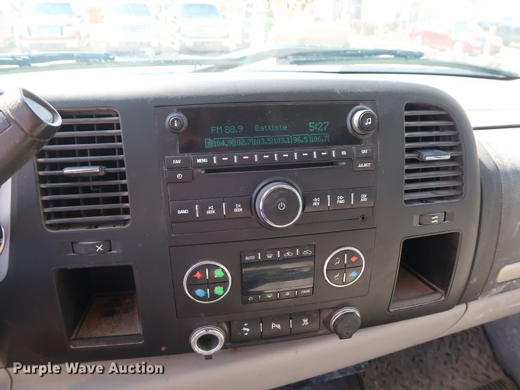 image for item GE9009 2011 Chevrolet Silverado 1500 Crew Cab pickup truck