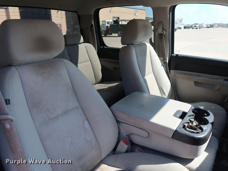 image for item GE9009 2011 Chevrolet Silverado 1500 Crew Cab pickup truck