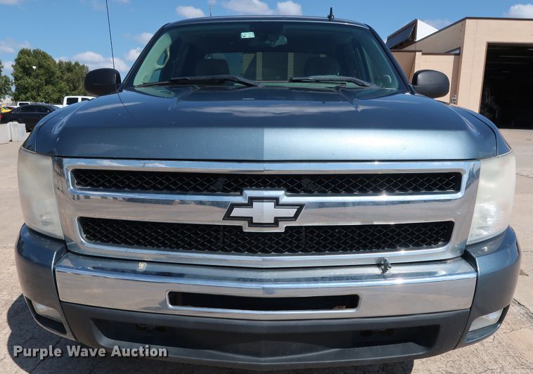 image for item GE9009 2011 Chevrolet Silverado 1500 Crew Cab pickup truck