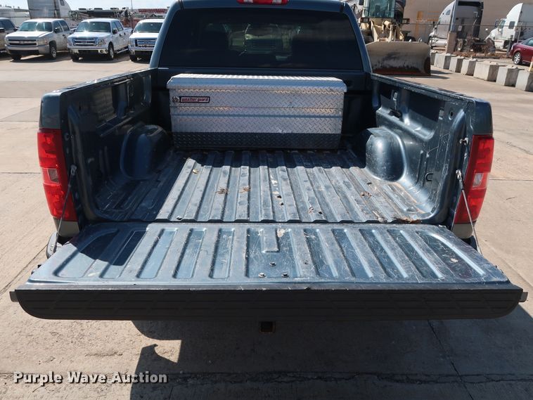 image for item GE9009 2011 Chevrolet Silverado 1500 Crew Cab pickup truck