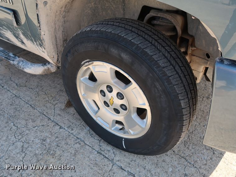 image for item GE9009 2011 Chevrolet Silverado 1500 Crew Cab pickup truck