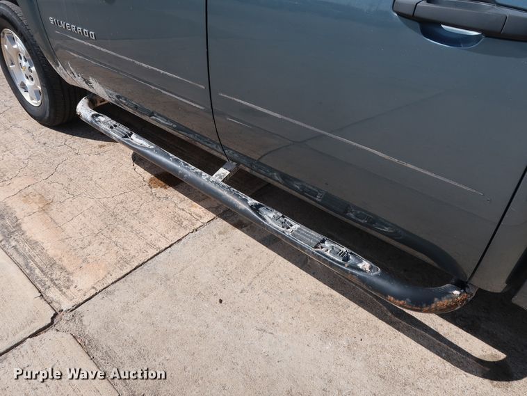 image for item GE9009 2011 Chevrolet Silverado 1500 Crew Cab pickup truck