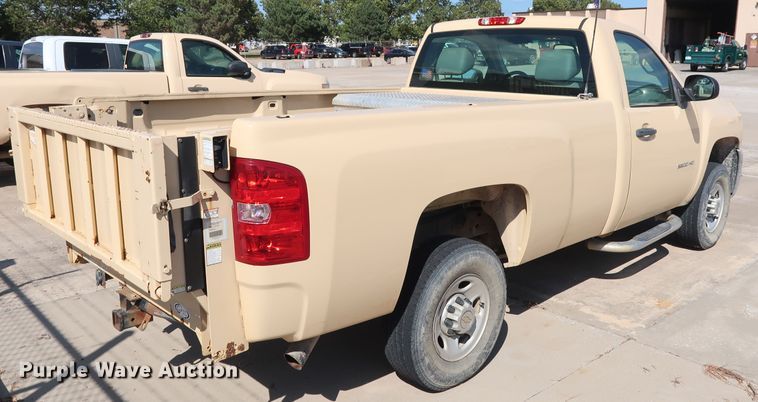 image for item GE9010 2010 Chevrolet Silverado 2500HD pickup truck