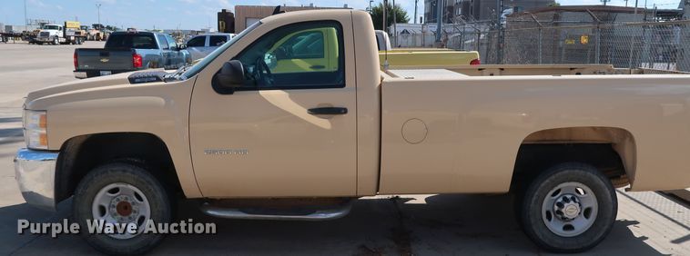 image for item GE9010 2010 Chevrolet Silverado 2500HD pickup truck