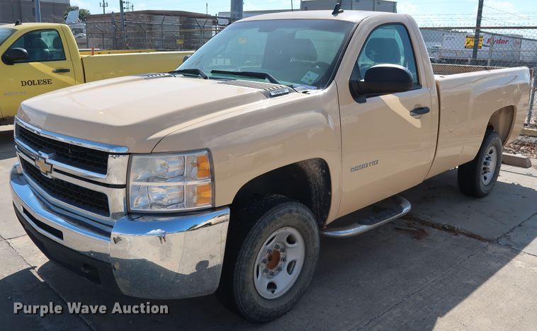 image for item GE9010 2010 Chevrolet Silverado 2500HD pickup truck