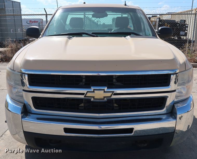 image for item GE9010 2010 Chevrolet Silverado 2500HD pickup truck
