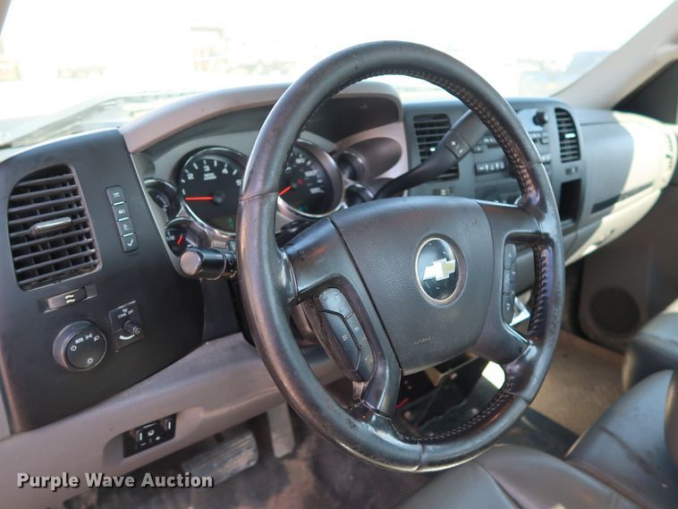 image for item GE9010 2010 Chevrolet Silverado 2500HD pickup truck