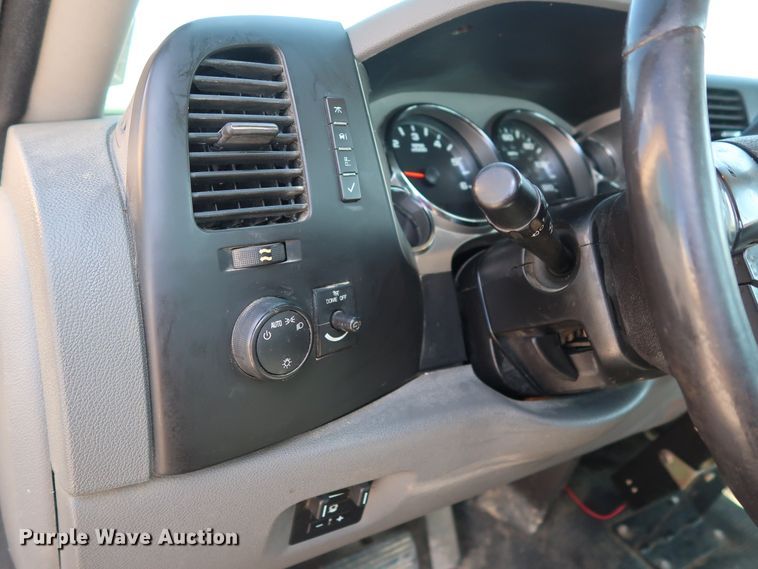 image for item GE9010 2010 Chevrolet Silverado 2500HD pickup truck