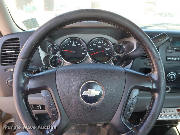 image for item GE9010 2010 Chevrolet Silverado 2500HD pickup truck