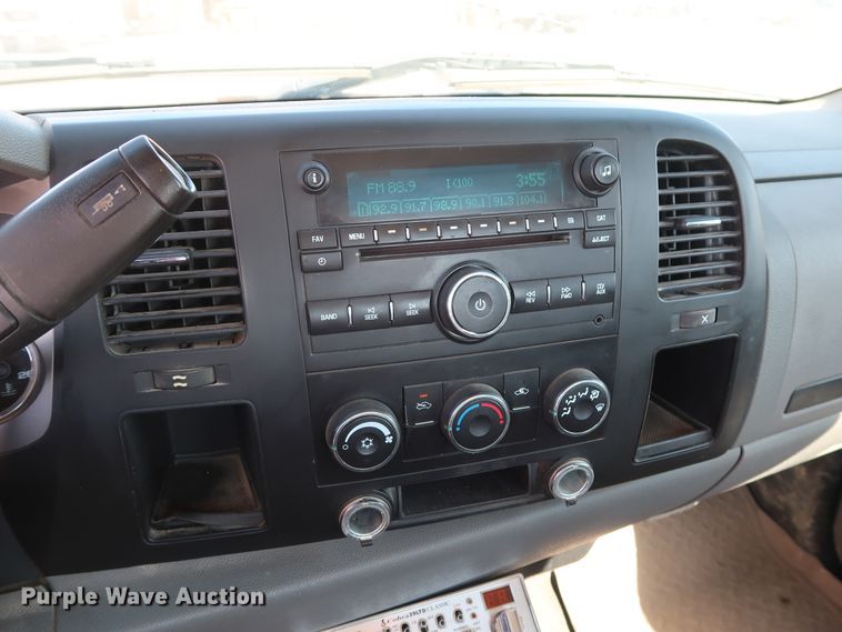 image for item GE9010 2010 Chevrolet Silverado 2500HD pickup truck