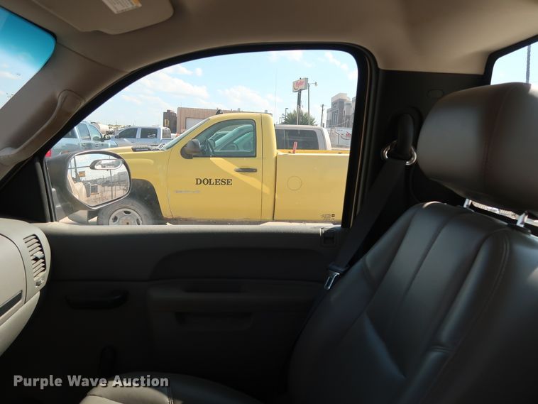 image for item GE9010 2010 Chevrolet Silverado 2500HD pickup truck