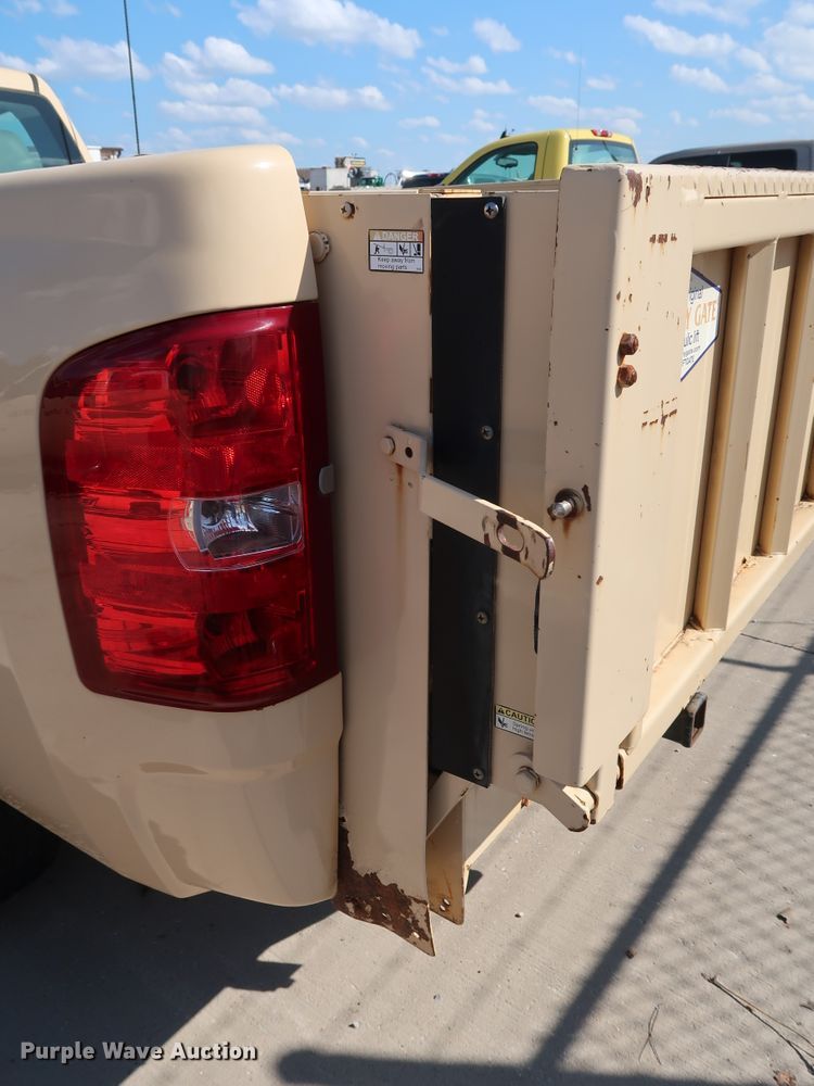 image for item GE9010 2010 Chevrolet Silverado 2500HD pickup truck