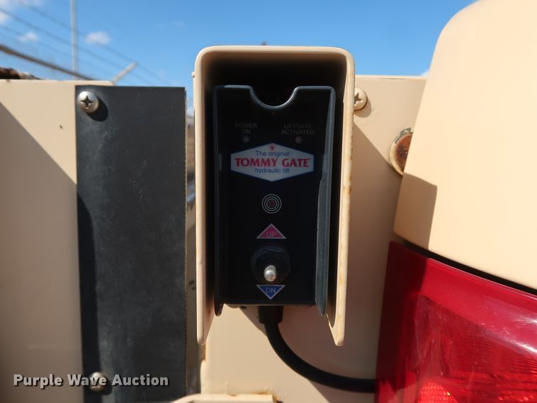 image for item GE9010 2010 Chevrolet Silverado 2500HD pickup truck