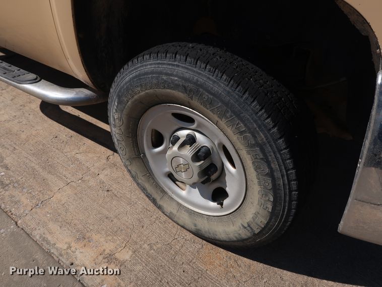 image for item GE9010 2010 Chevrolet Silverado 2500HD pickup truck