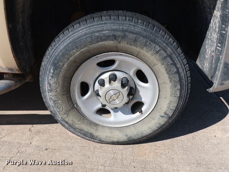 image for item GE9010 2010 Chevrolet Silverado 2500HD pickup truck