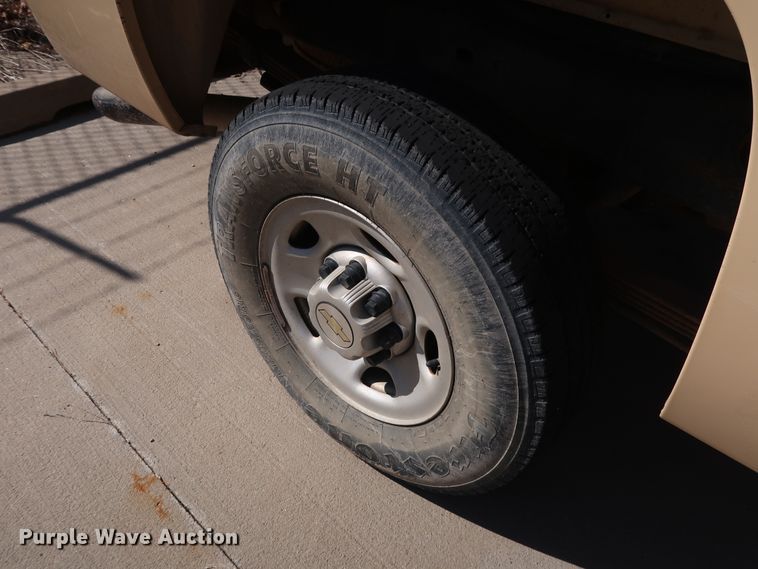 image for item GE9010 2010 Chevrolet Silverado 2500HD pickup truck