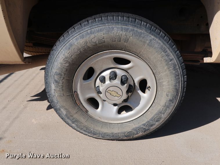 image for item GE9010 2010 Chevrolet Silverado 2500HD pickup truck