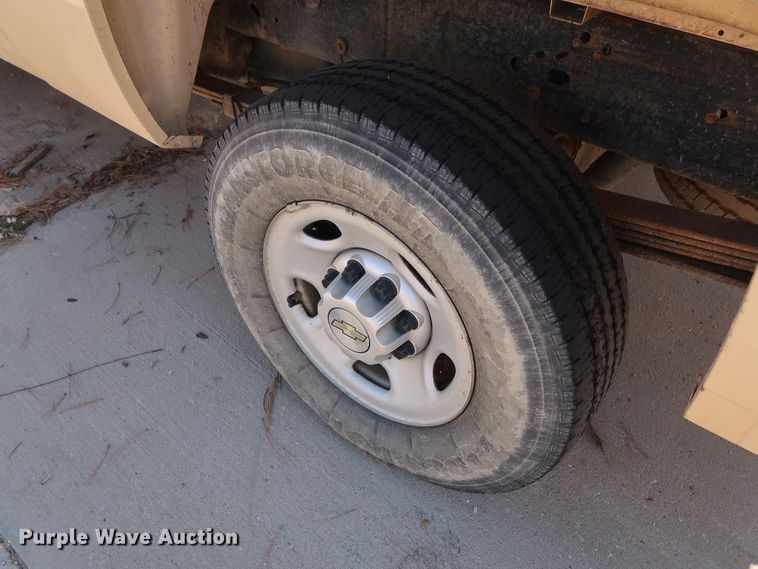 image for item GE9010 2010 Chevrolet Silverado 2500HD pickup truck