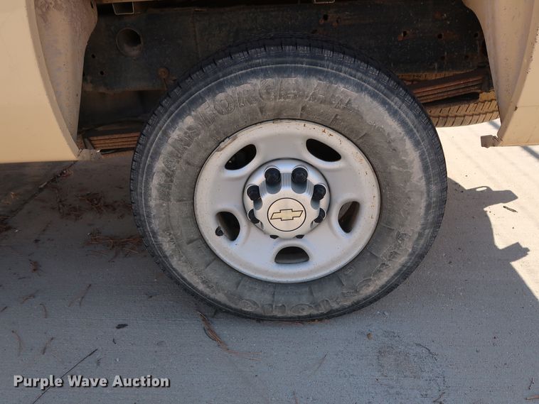 image for item GE9010 2010 Chevrolet Silverado 2500HD pickup truck