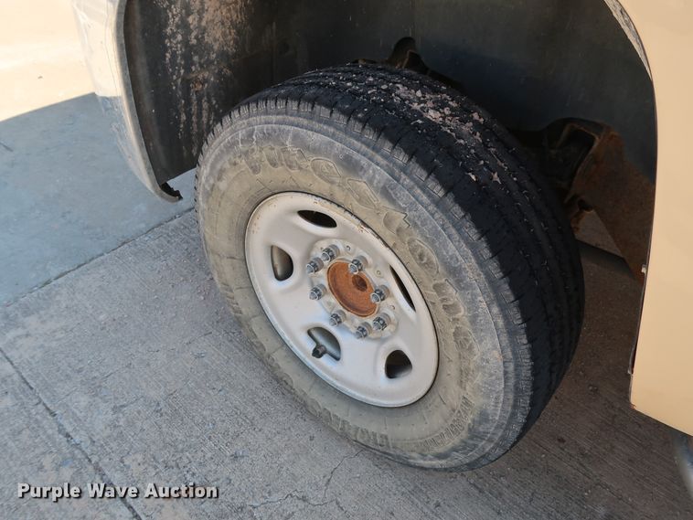 image for item GE9010 2010 Chevrolet Silverado 2500HD pickup truck