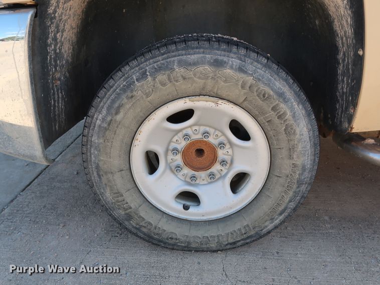 image for item GE9010 2010 Chevrolet Silverado 2500HD pickup truck