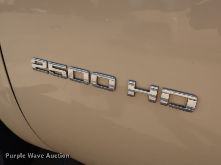image for item GE9010 2010 Chevrolet Silverado 2500HD pickup truck