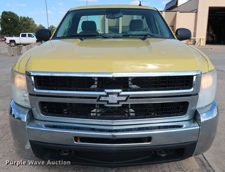 image for item GE9012 2010 Chevrolet Silverado 2500 pickup truck