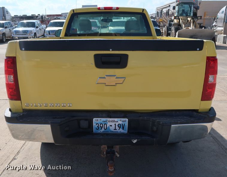 image for item GE9012 2010 Chevrolet Silverado 2500 pickup truck