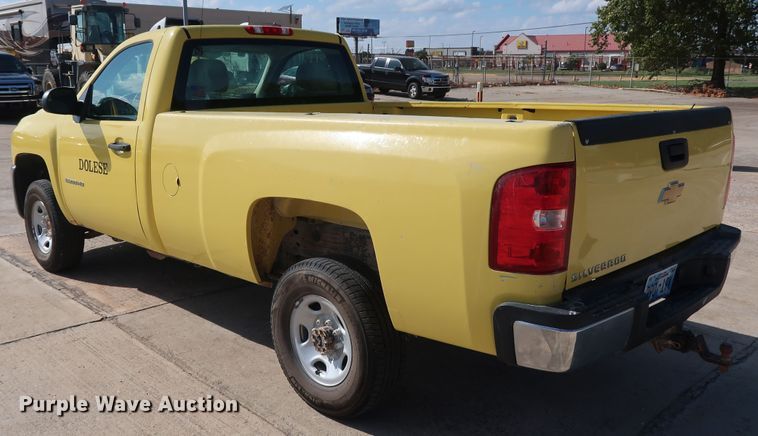 image for item GE9012 2010 Chevrolet Silverado 2500 pickup truck