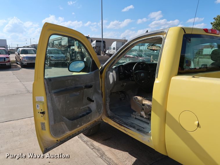 image for item GE9012 2010 Chevrolet Silverado 2500 pickup truck