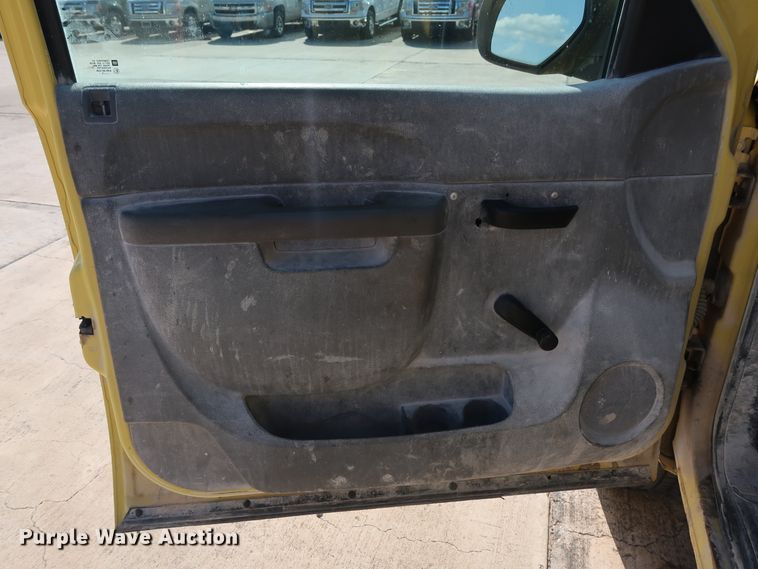 image for item GE9012 2010 Chevrolet Silverado 2500 pickup truck