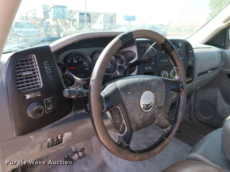 image for item GE9012 2010 Chevrolet Silverado 2500 pickup truck