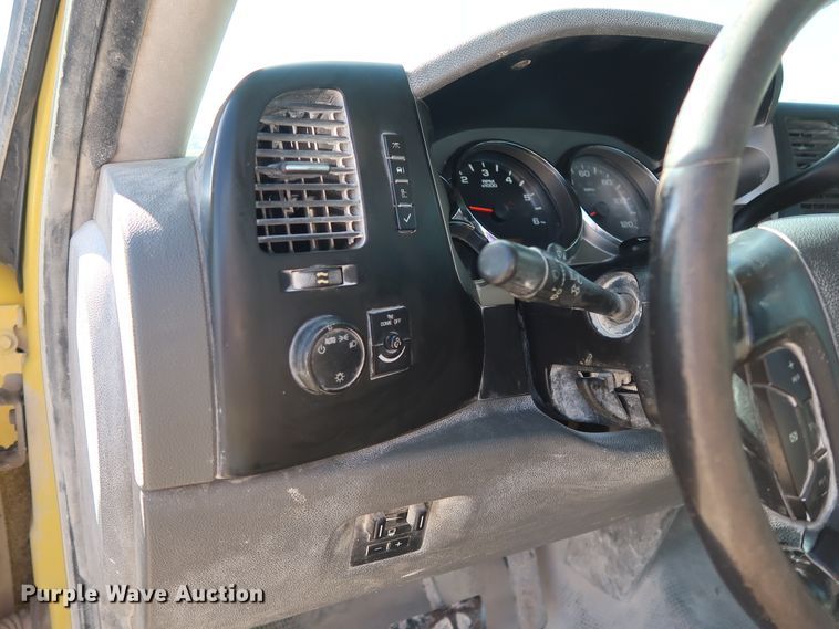 image for item GE9012 2010 Chevrolet Silverado 2500 pickup truck