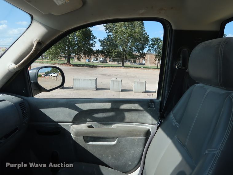 image for item GE9012 2010 Chevrolet Silverado 2500 pickup truck