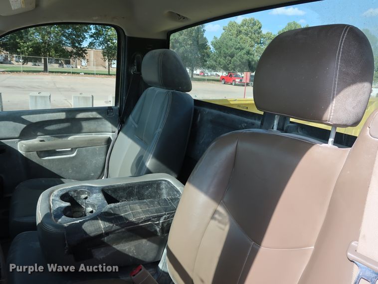 image for item GE9012 2010 Chevrolet Silverado 2500 pickup truck