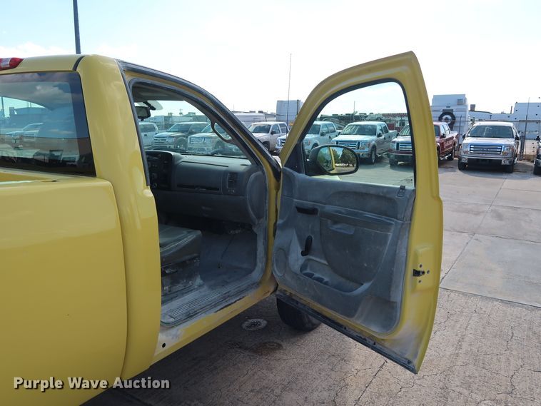 image for item GE9012 2010 Chevrolet Silverado 2500 pickup truck