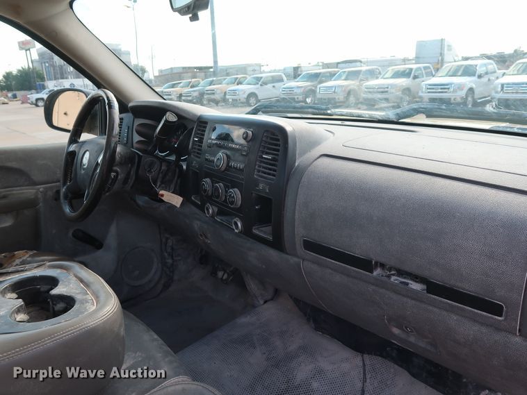 image for item GE9012 2010 Chevrolet Silverado 2500 pickup truck