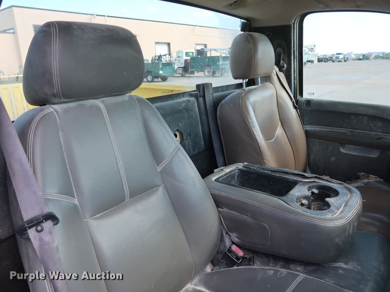 image for item GE9012 2010 Chevrolet Silverado 2500 pickup truck