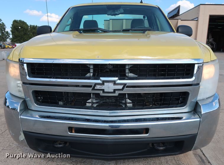 image for item GE9012 2010 Chevrolet Silverado 2500 pickup truck