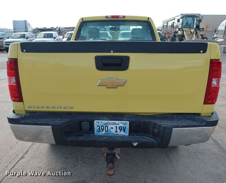 image for item GE9012 2010 Chevrolet Silverado 2500 pickup truck
